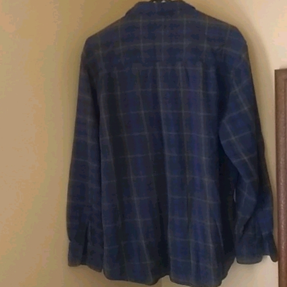 Long sleeve button-up flannel - Picture 3 of 4